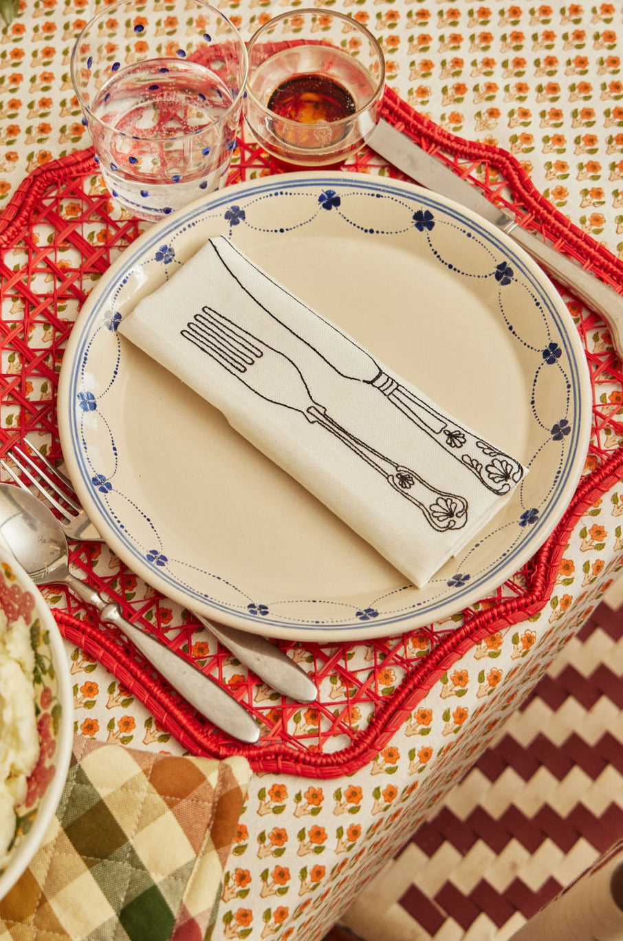 Dainty Floral Tablecloth